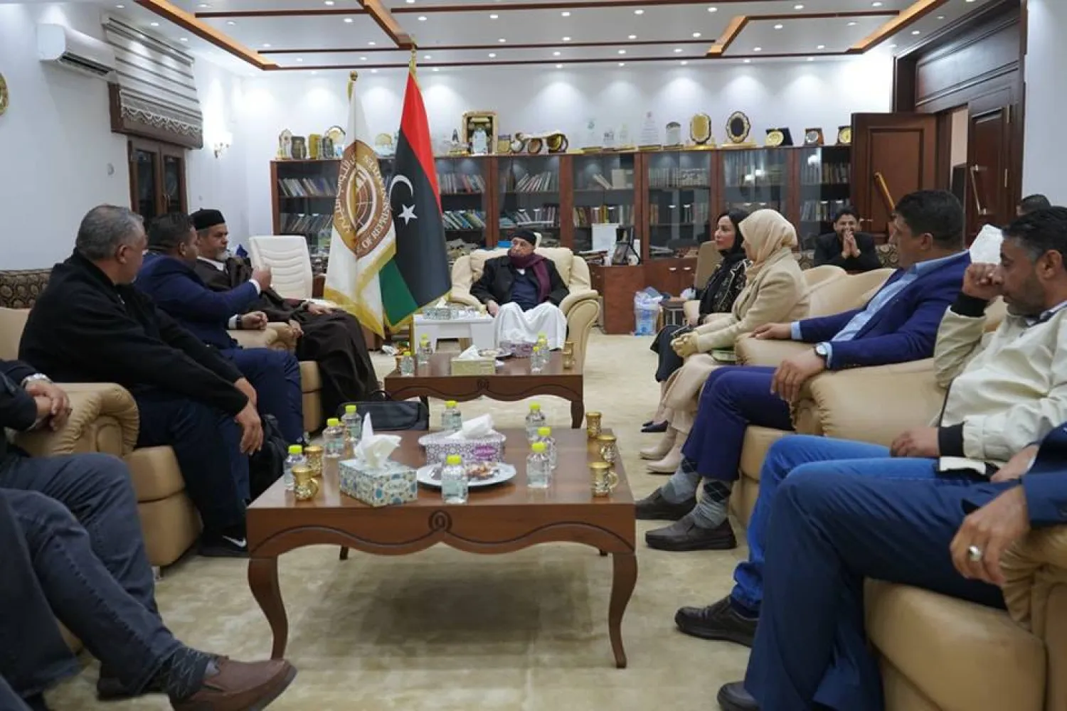 اجتماع صالح مع عمداء من بلديات المنطقة الغربية (مكتب رئيس مجلس النواب)