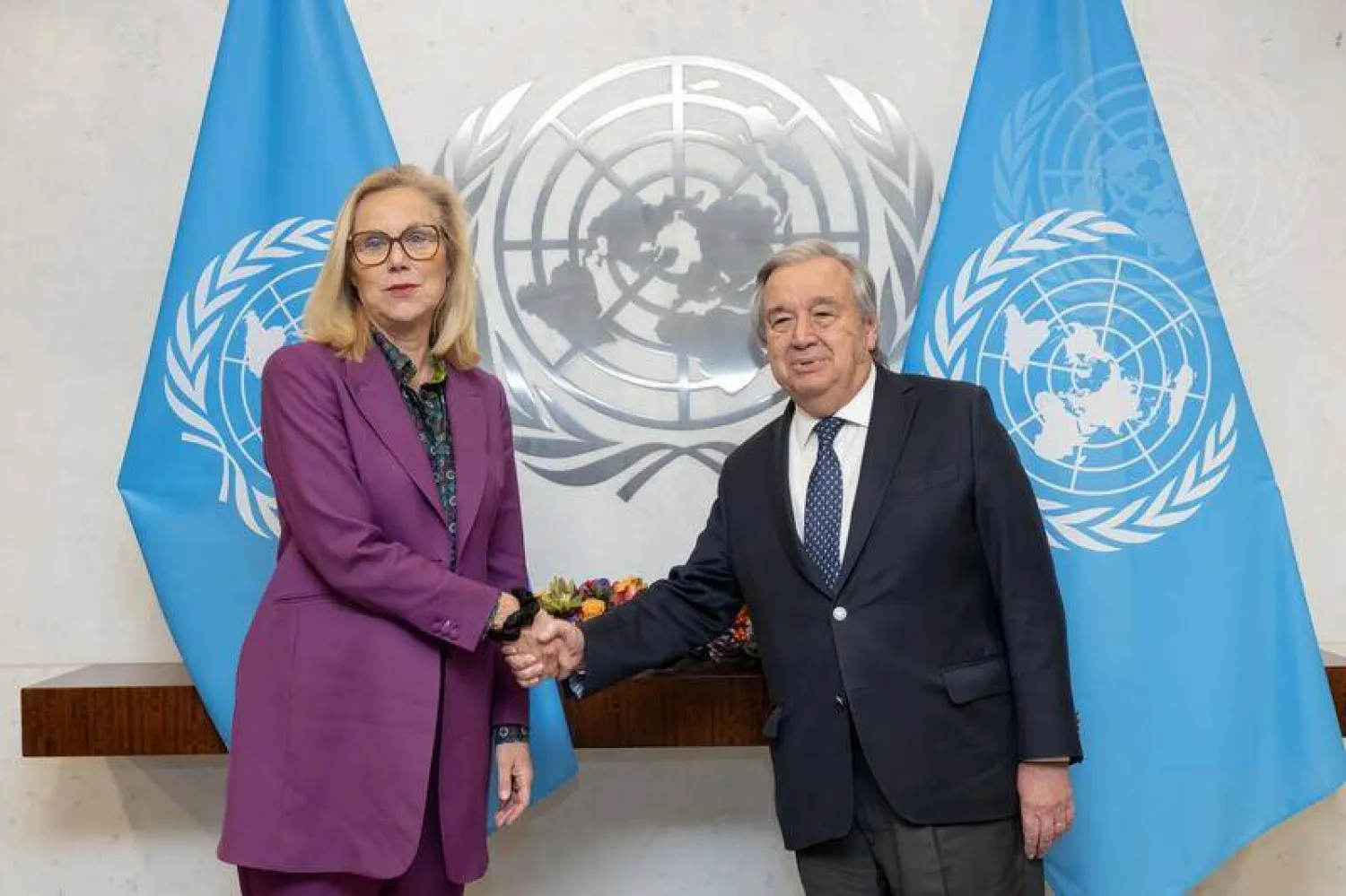 غوتيريش مع المنسقة الرفيعة المستوى للأمم المتحدة للشؤون الإنسانية وإعادة الإعمار في غزة سيغريد كاغ (صور الأمم المتحدة)