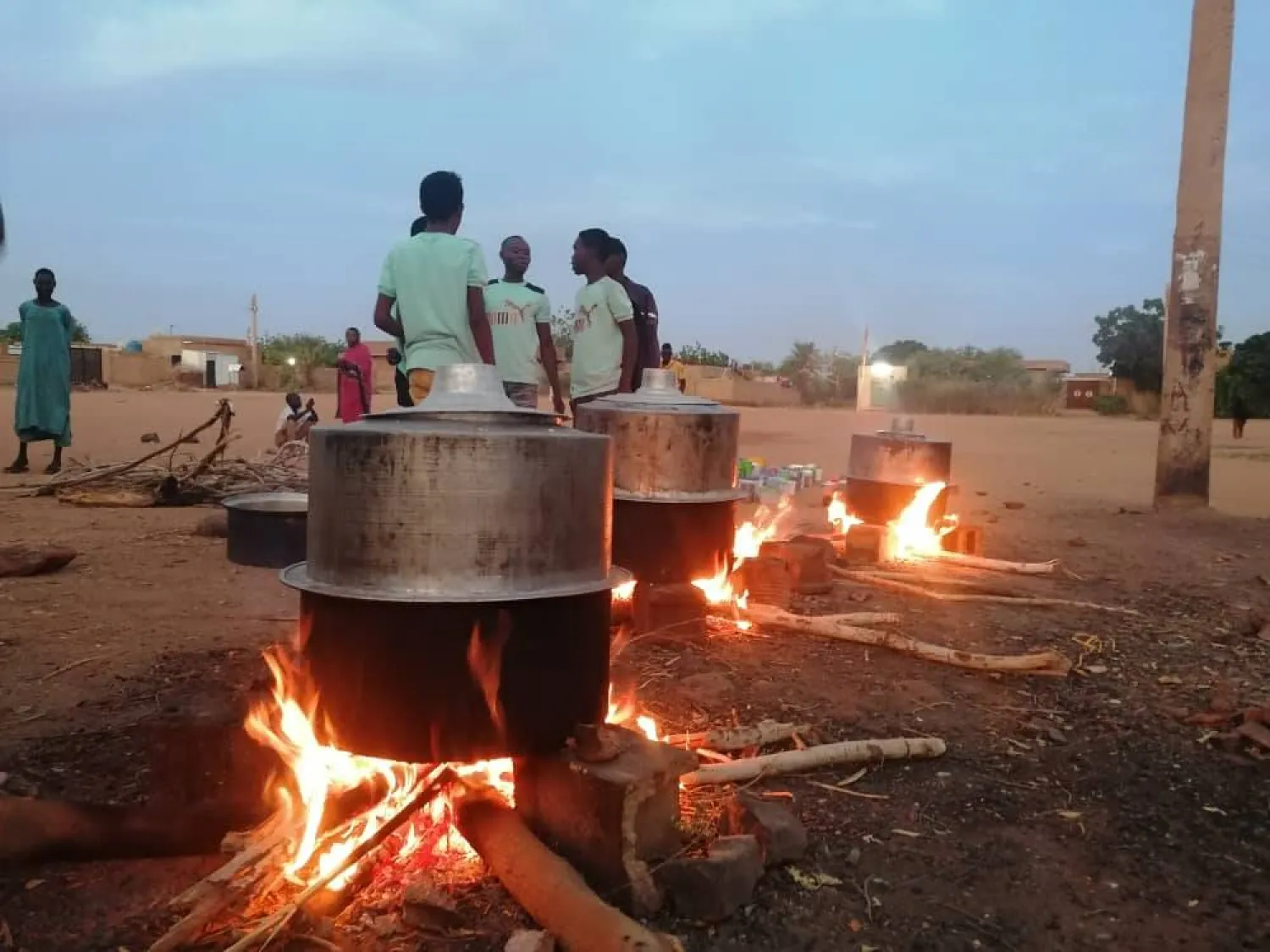 «البليلة العدسية» تُطهى على الفحم بالماء والملح فقط