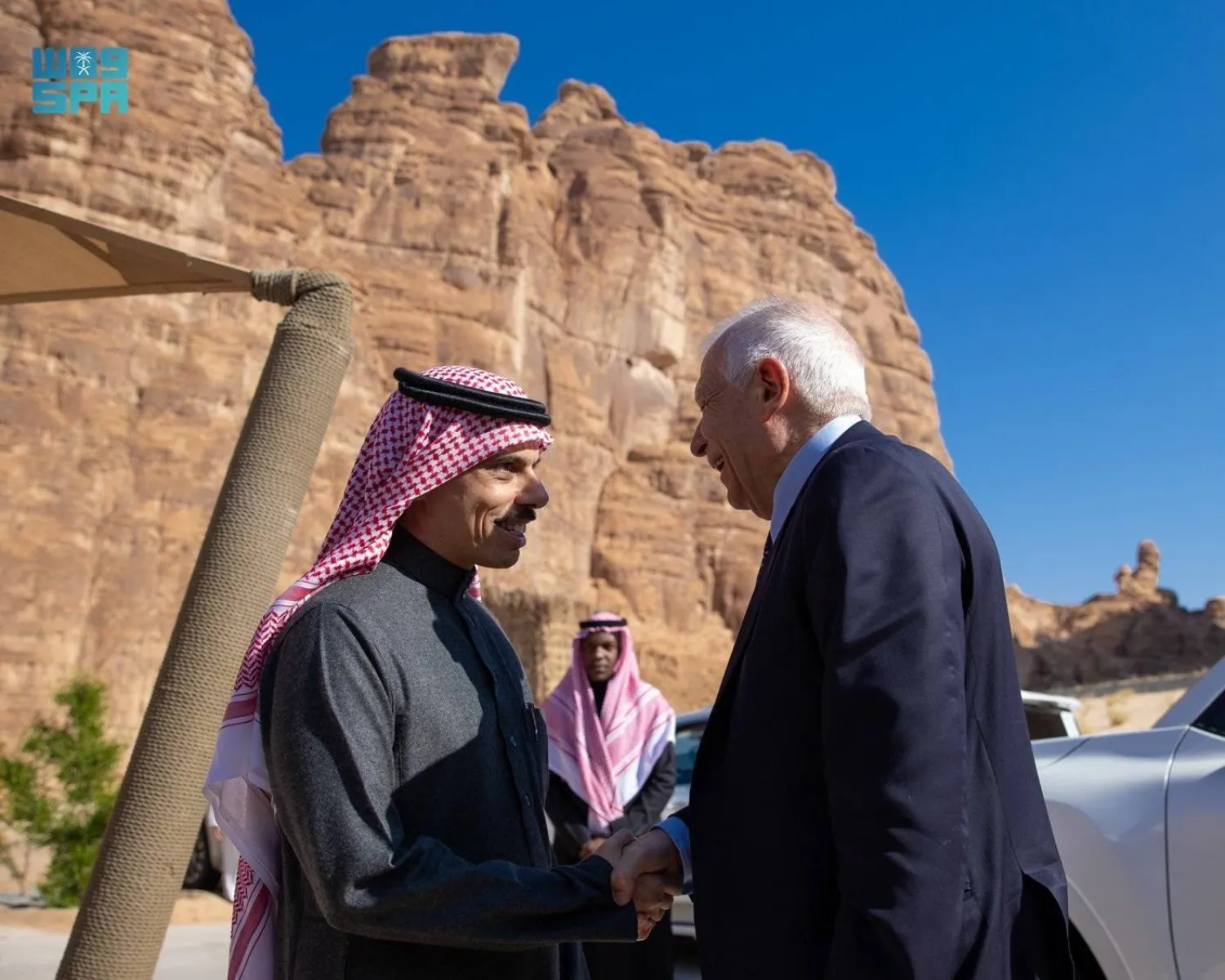 الأمير فيصل بن فرحان يستقبل جوزيب بوريل في العلا (واس)