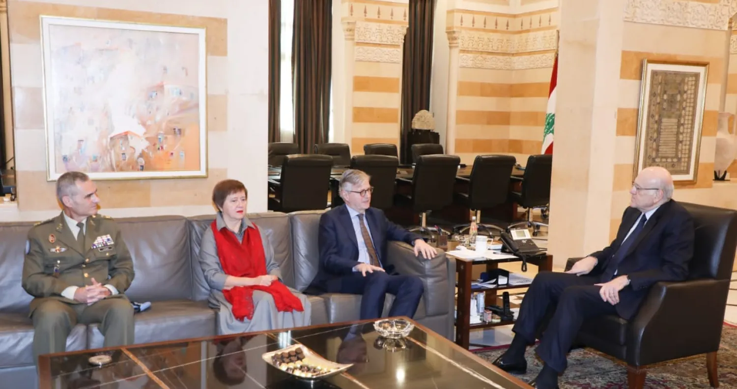 خلال اللقاء الذي جمع ميقاتي مع لاكروا والوفد المرافق (موقع رئاسة الحكومة)