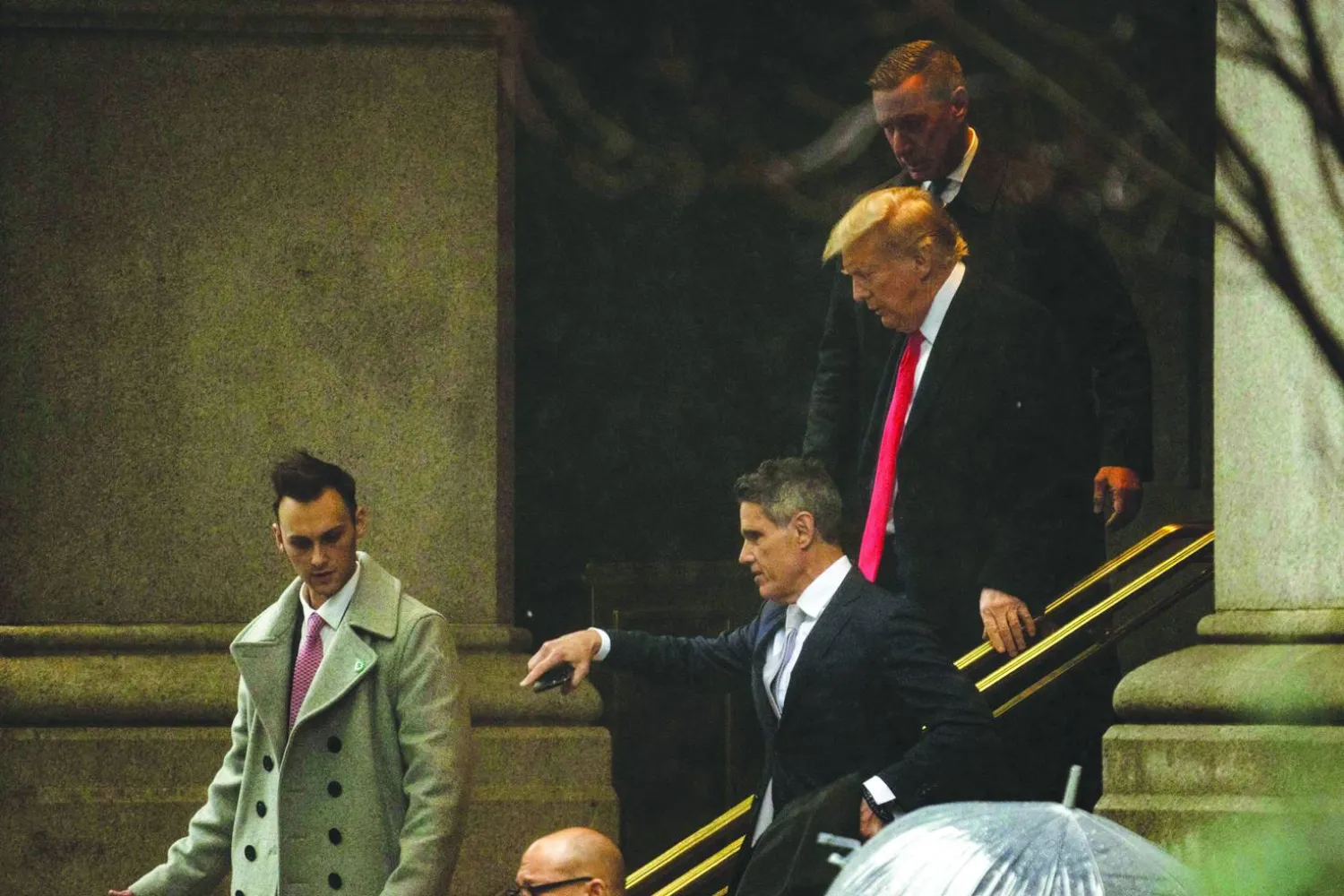 
ترمب بعد عقده مؤتمراً صحافياً عقب مثوله أمام المحكمة في واشنطن أمس (أ.ف.ب)