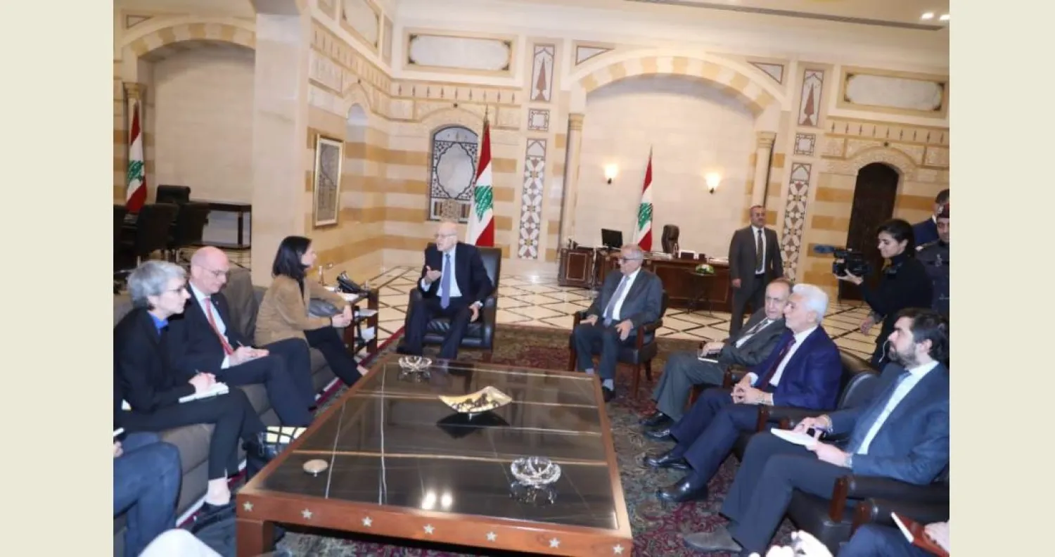 رئيس حكومة تصريف الأعمال خلال لقائه وزيرة الخارجية الألمانية بمشاركة وزير الخارجية اللبناني (موقع رئاسة الحكومة)