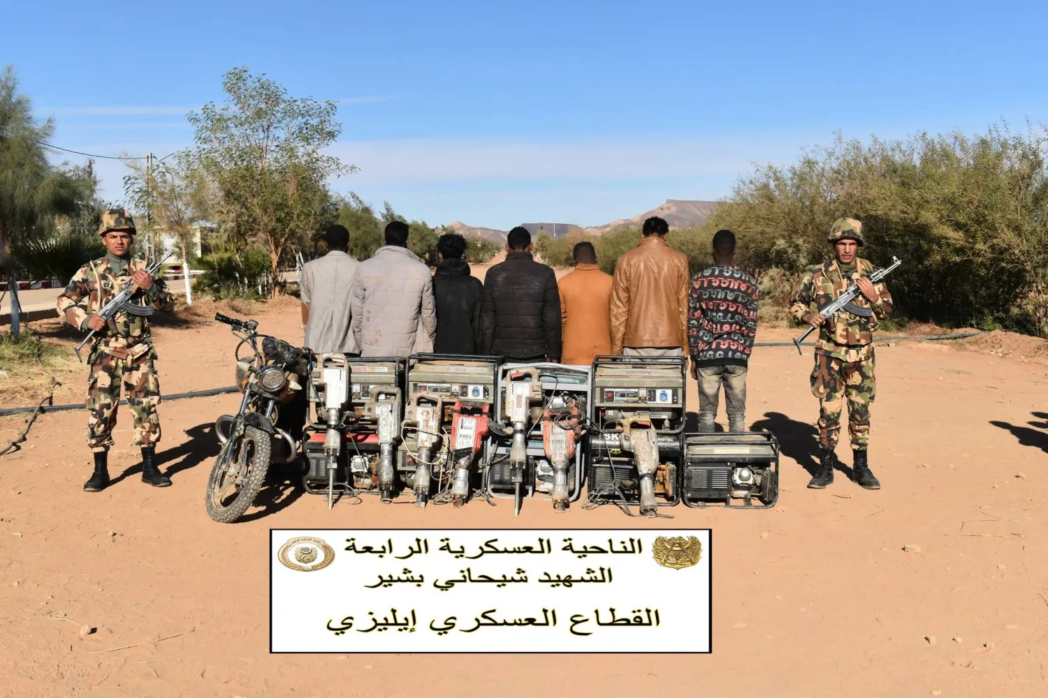 مهربون مع معداتهم (وزارة الدفاع)