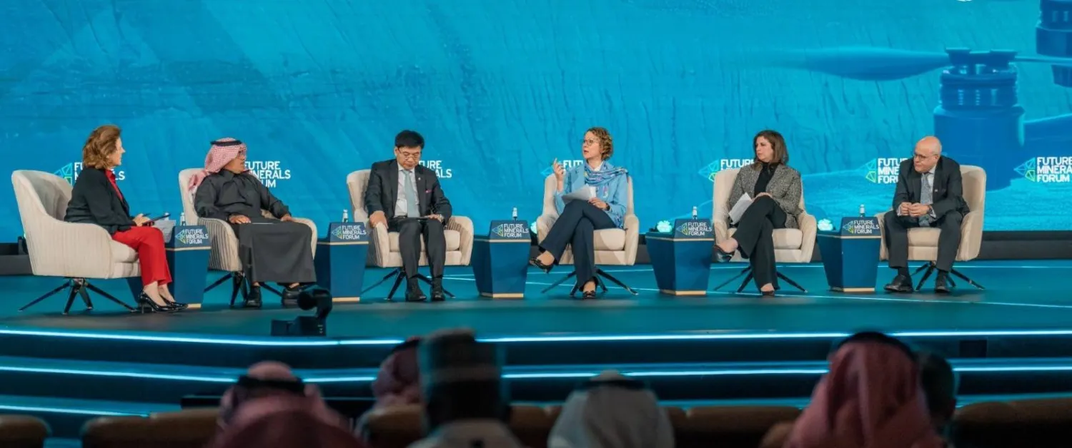 إحدى جلسات اليوم الثاني من فعاليات «مؤتمر التعدين الدولي» في الرياض بمشاركة عدد من المسؤولين (الشرق الأوسط)