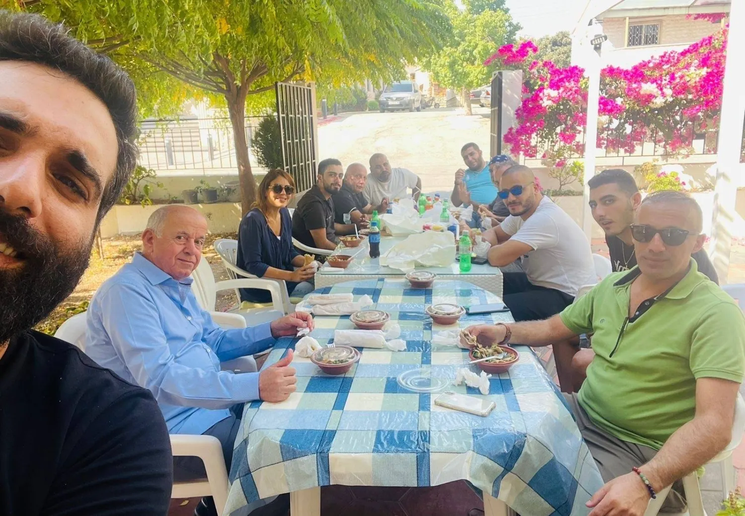 جلسات لبنانية أصيلة يصورها العمل (ناصيف الريس)
