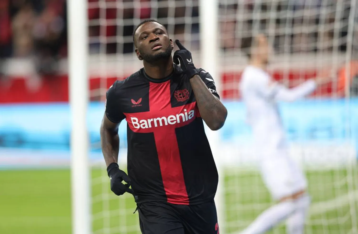 النيجيري فيكتور بونيفاس مهاجم باير ليفركوزن الألماني (غيتي)