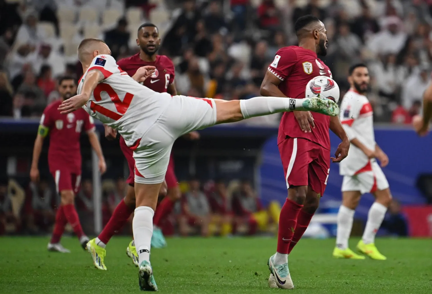 من المواجهة الافتتاحية بين لبنان وقطر (تصوير: علي خمج)