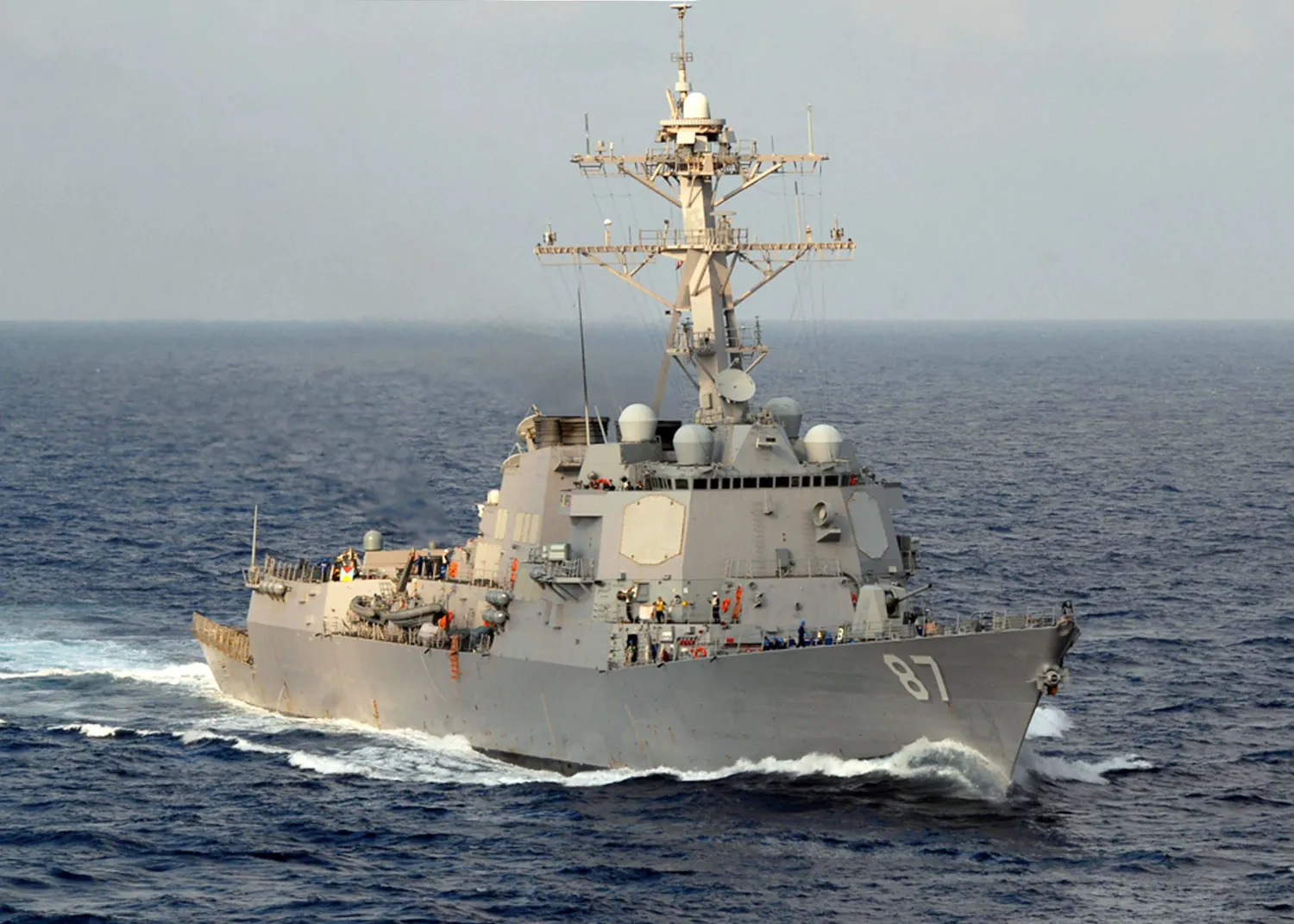 In this 2008 image released by the US Navy Visual News Service the guided-missile destroyer USS Mason steams through the Atlantic Ocean. (Photo by Katrina PARKER / US NAVY VISUAL NEWS SERVICE / AFP) 