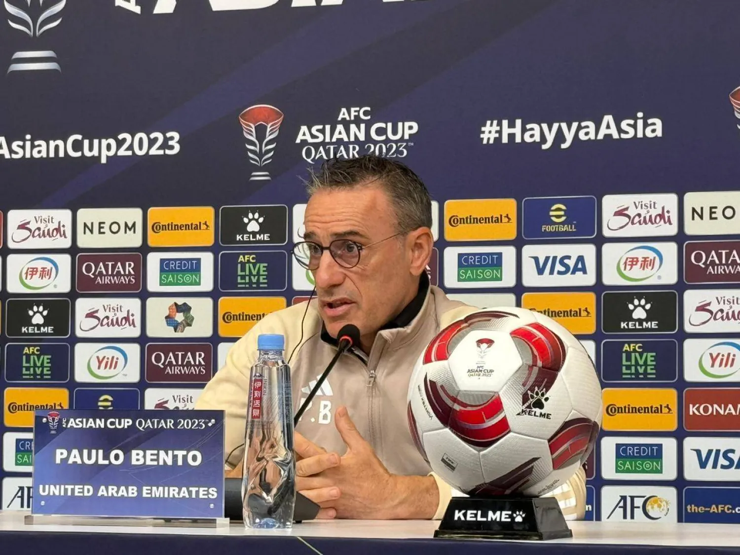 باولو بينتو مدرب منتخب الإمارات في المؤتمر الصحافي (الشرق الأوسط)