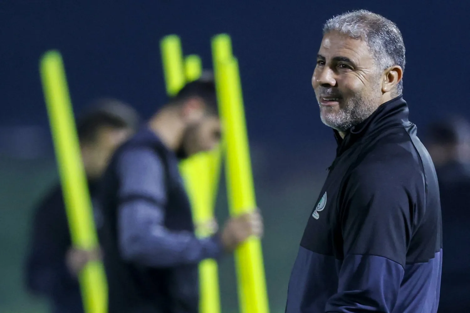 مكرم دبوب مدرب منتخب فلسطين (غيتي)