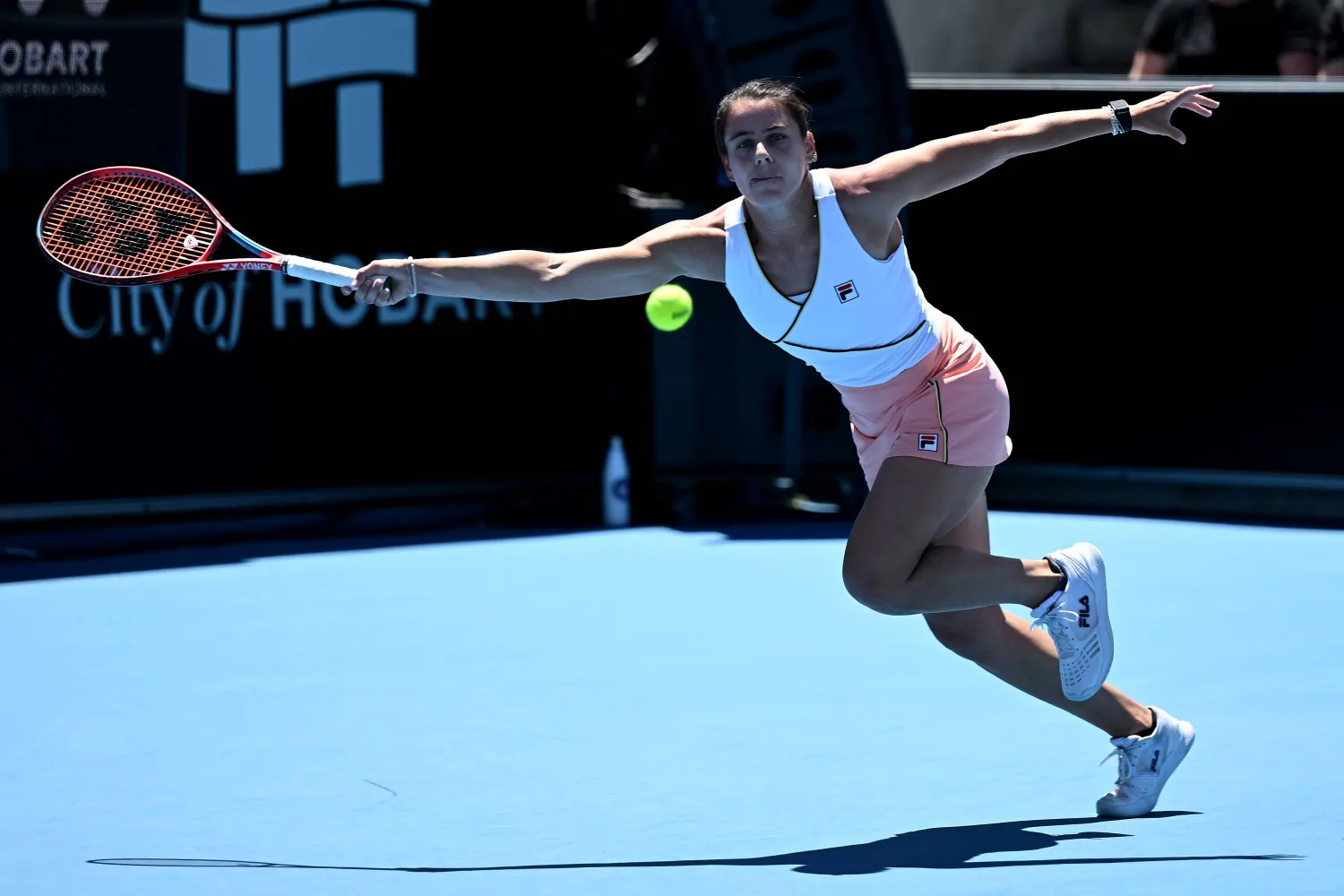 لاعبة التنس الأميركية إيما نافارو (غيتي)