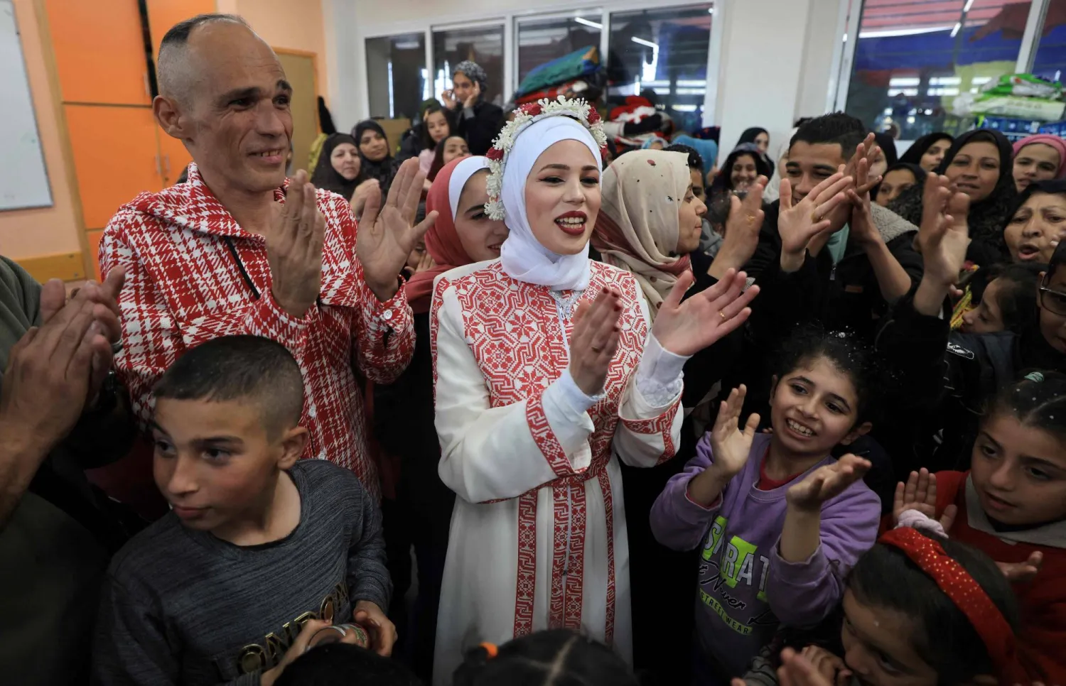 جانب من الفرح (أ.ف.ب)