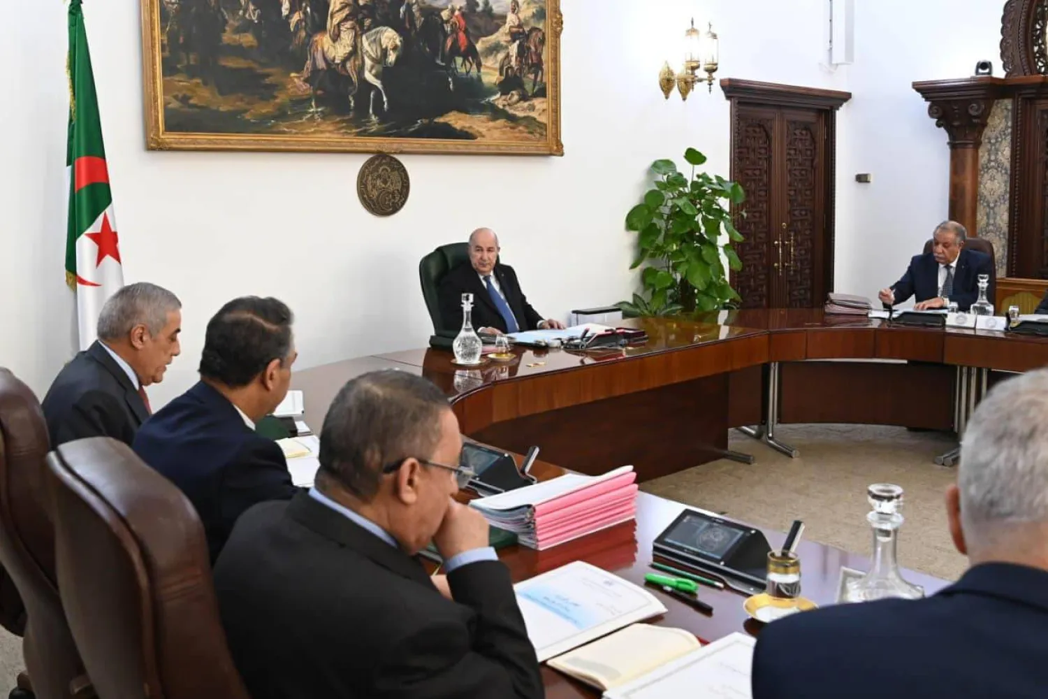 صورة لاجتماع مجلس الوزراء تحت إشراف الرئيس تبون (الرئاسة الجزائرية)