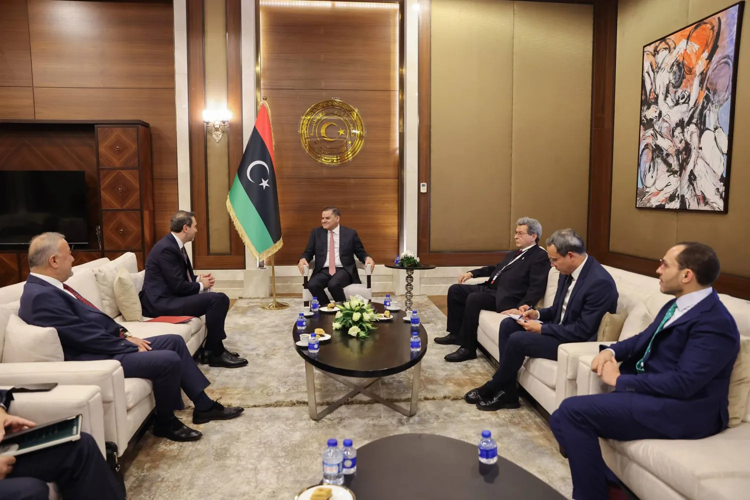 الدبيبة خلال لقاء وزير الطاقة التركي (حكومة الوحدة)