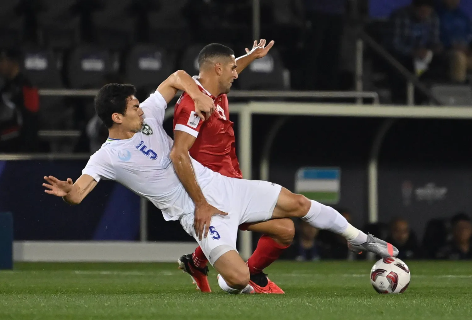 من المواجهة التي جمعت سوريا وأوزبكستان ضمن بطولة كأس آسيا (تصوير: علي خمج)