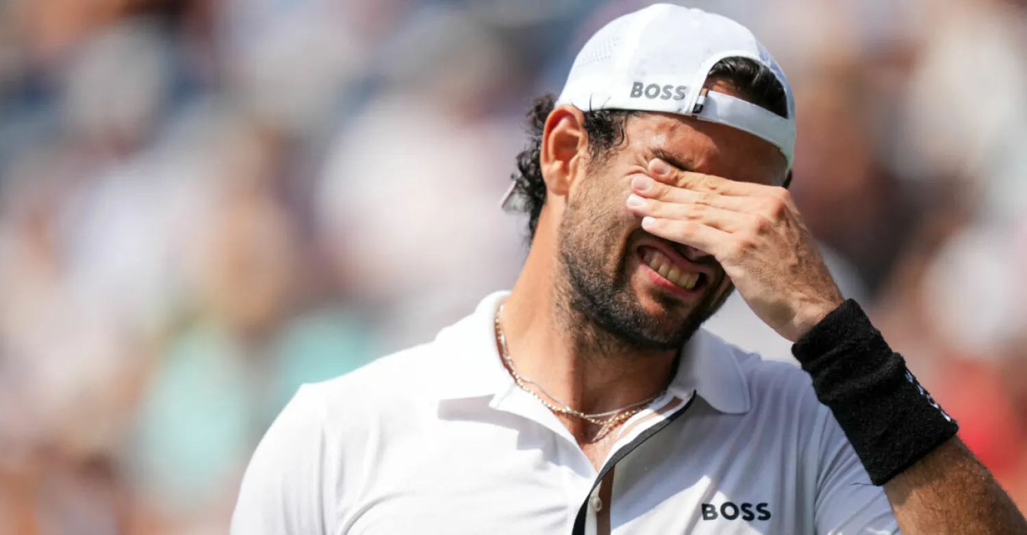 الإيطالي ماتيو بريتيني يعاني إصابة في القدم (رويترز)