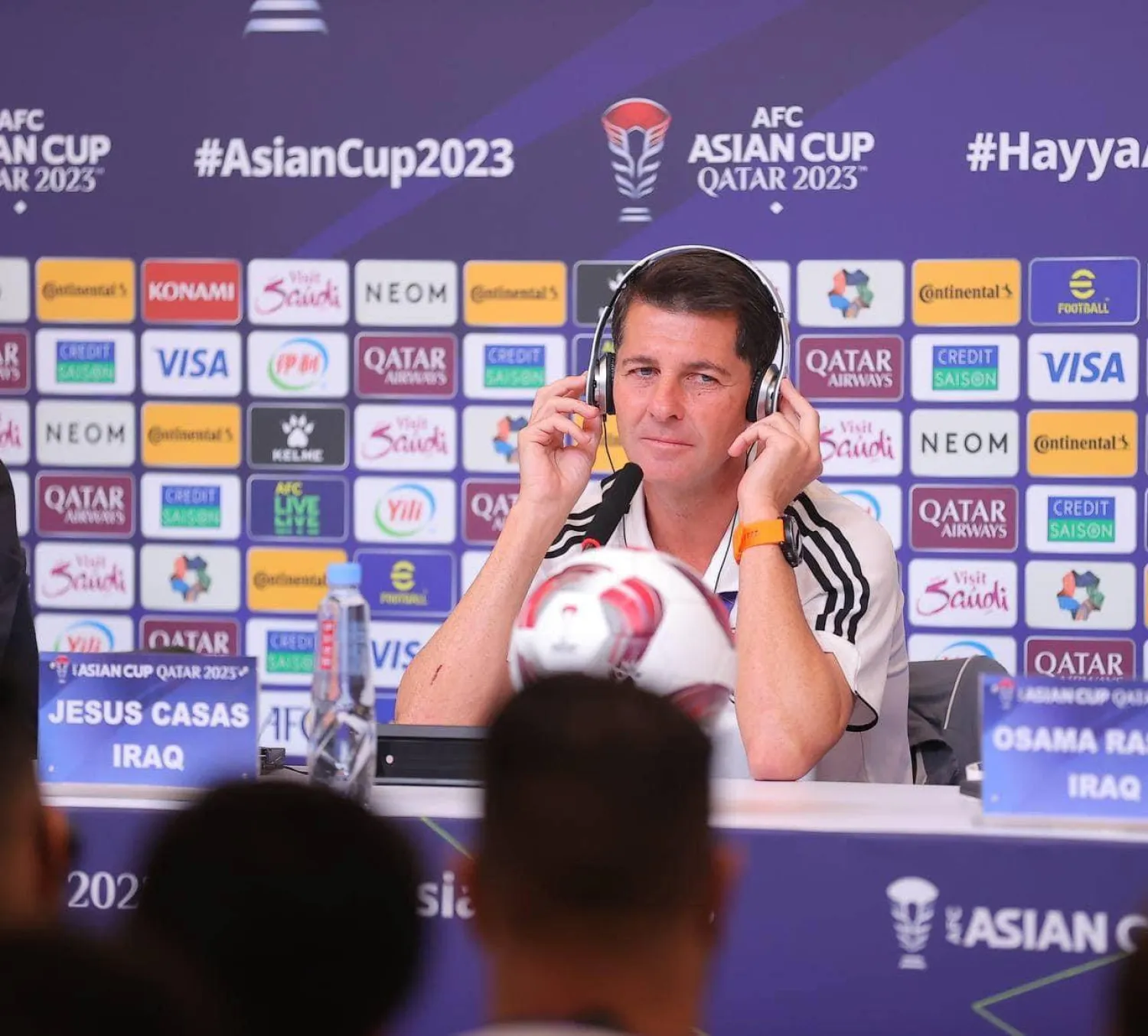 خيسوس كاساس مدرب العراق خلال المؤتمر الصحافي (المنتخب العراقي)