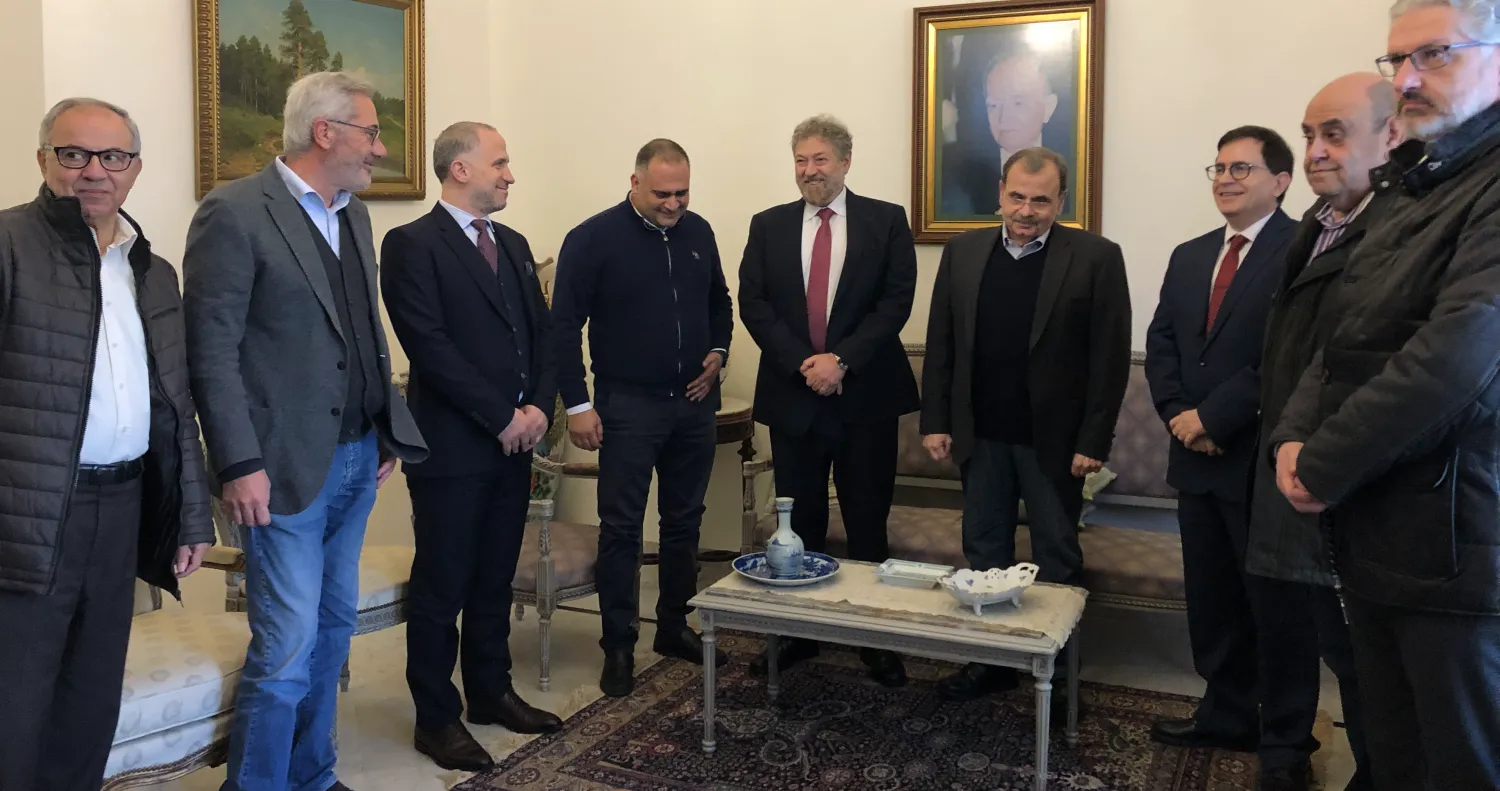 النائب عبد الرحمن البزري في لقاء تنسيقي مع وفد من مشروع «وطن الإنسان» في صيدا الأربعاء الماضي (الوكالة الوطنية)