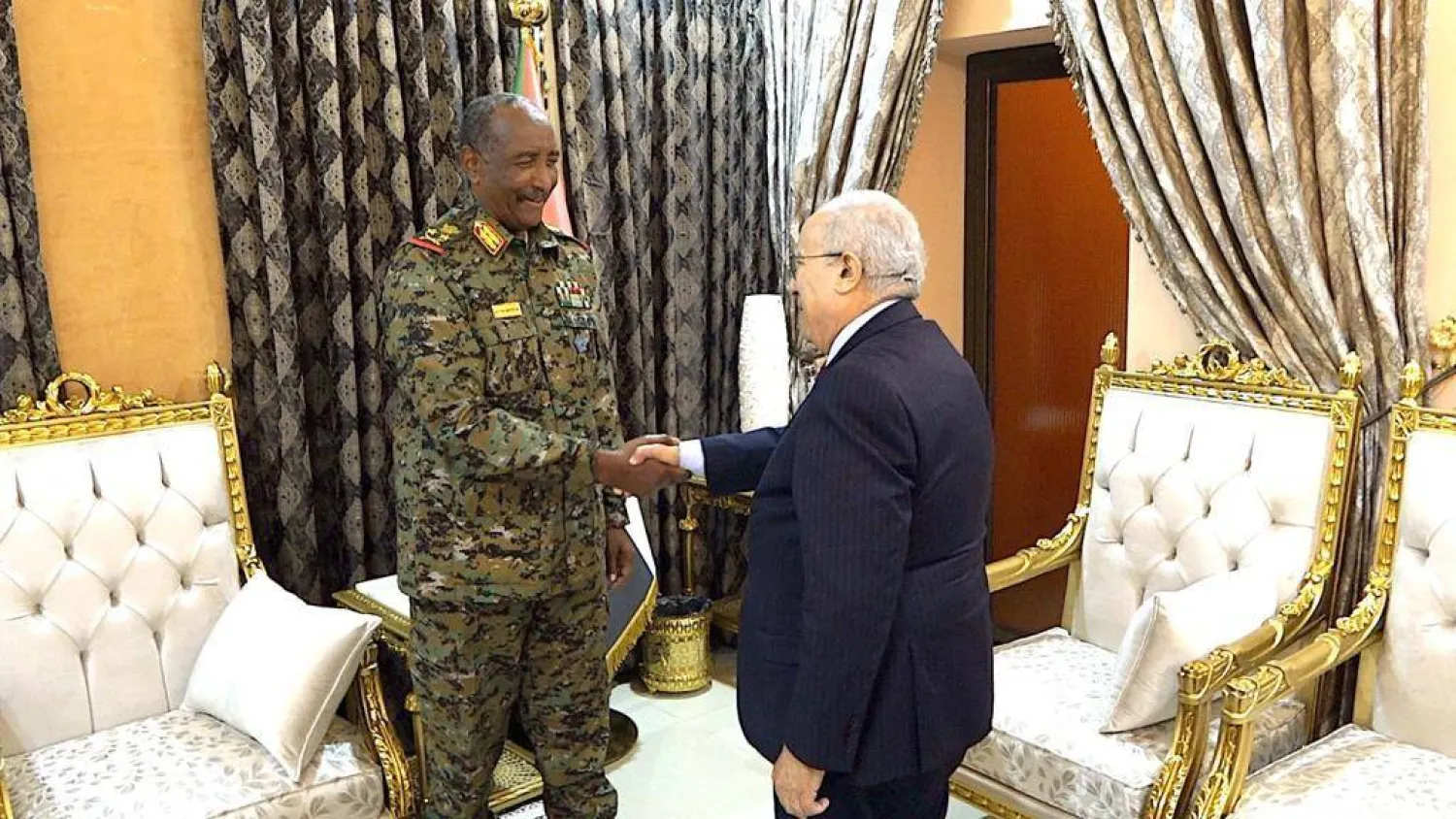 قائد الجيش السوداني عبد الفتاح البرهان يستقبل (الأحد) المبعوث الخاص للأمين العام للأمم المتحدة للسودان رمطان لعمامرة (سونا)