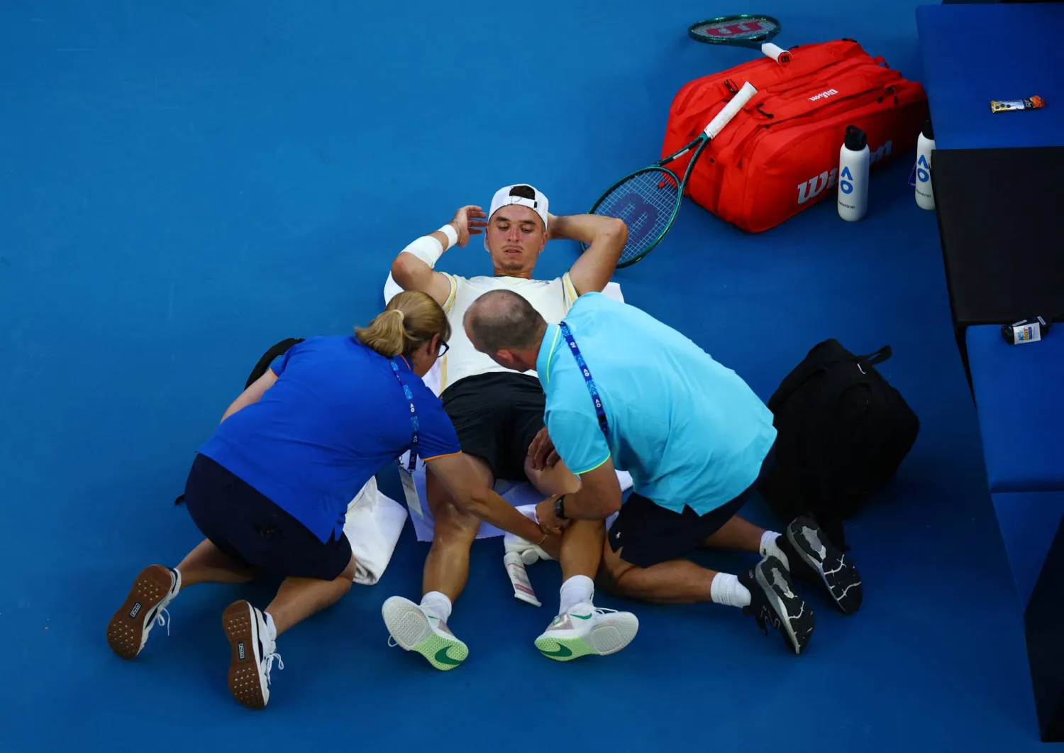 بريزميتش احتاج استراحة طبية لربط فخذه بضمادة ليستمر بمواجهة نوفاك (رويترز)