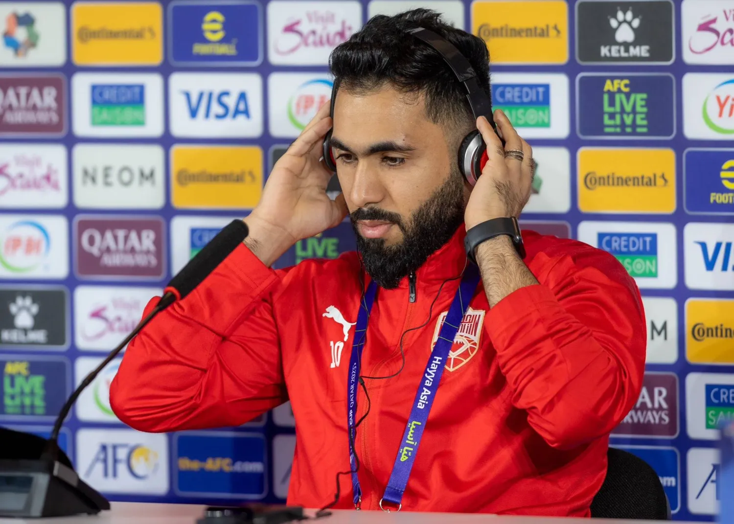 كميل الأسود لاعب وسط منتخب البحرين (المنتخب البحريني)