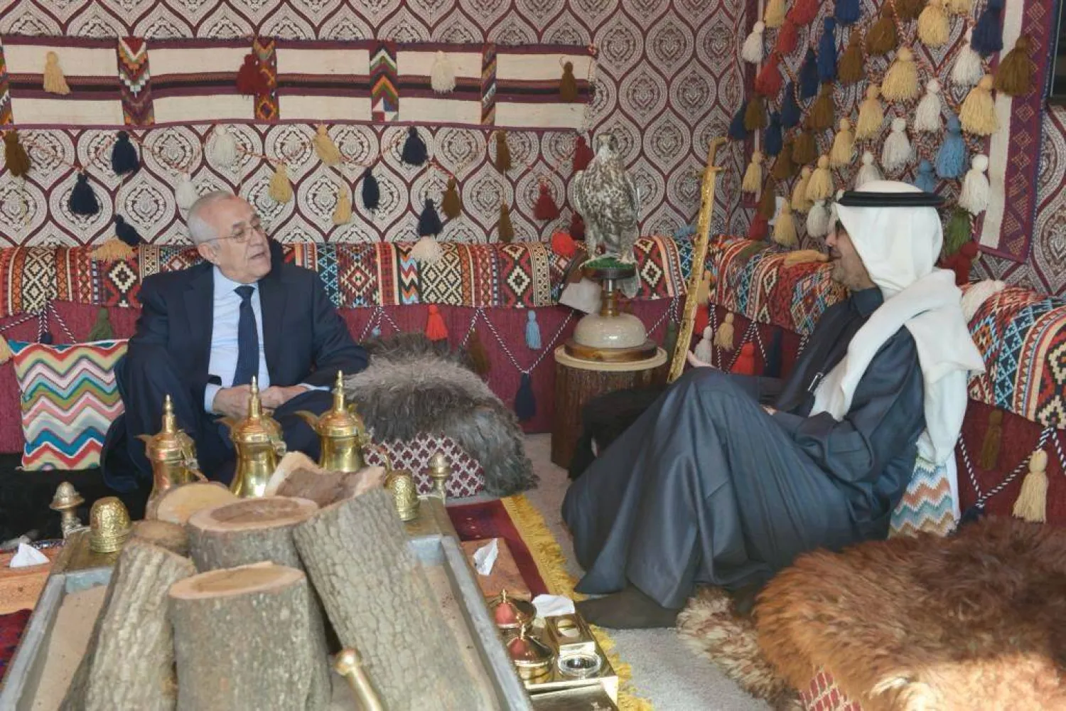 السفير بخاري مستقبلاً الرئيس الأسبق ميشال سليمان في مقر إقامته باليرزة (الشرق الأوسط)