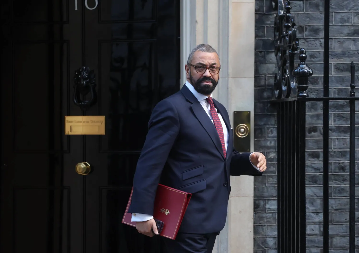 وزير الداخلية البريطاني جيمس كليفرلي (إ.ب.أ)