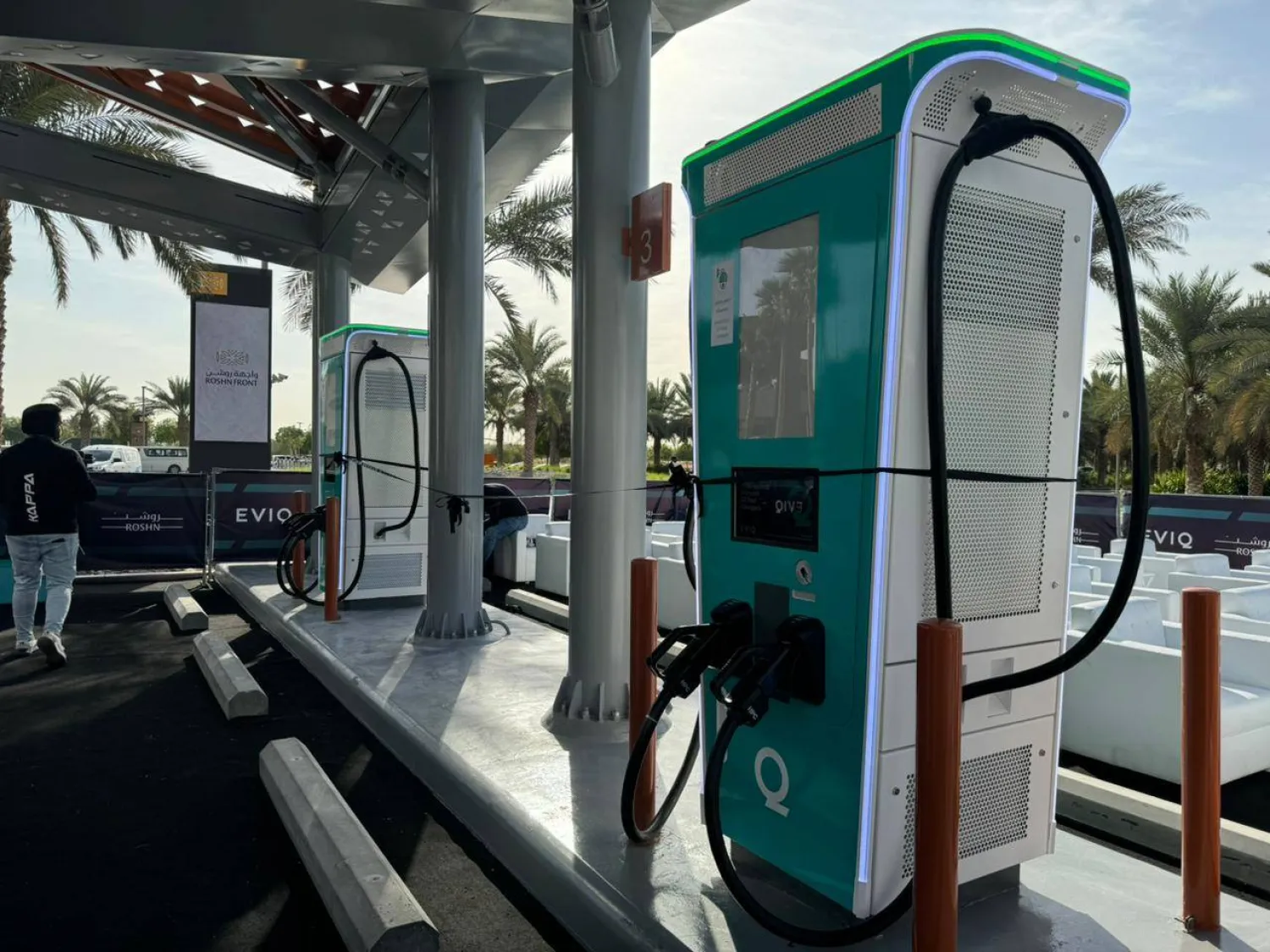 تهدف «إيفيك» بحلول 2030 إلى توفير المحطات الكهربائية في جميع مدن المملكة والطرق السريعة (الشرق الأوسط) 