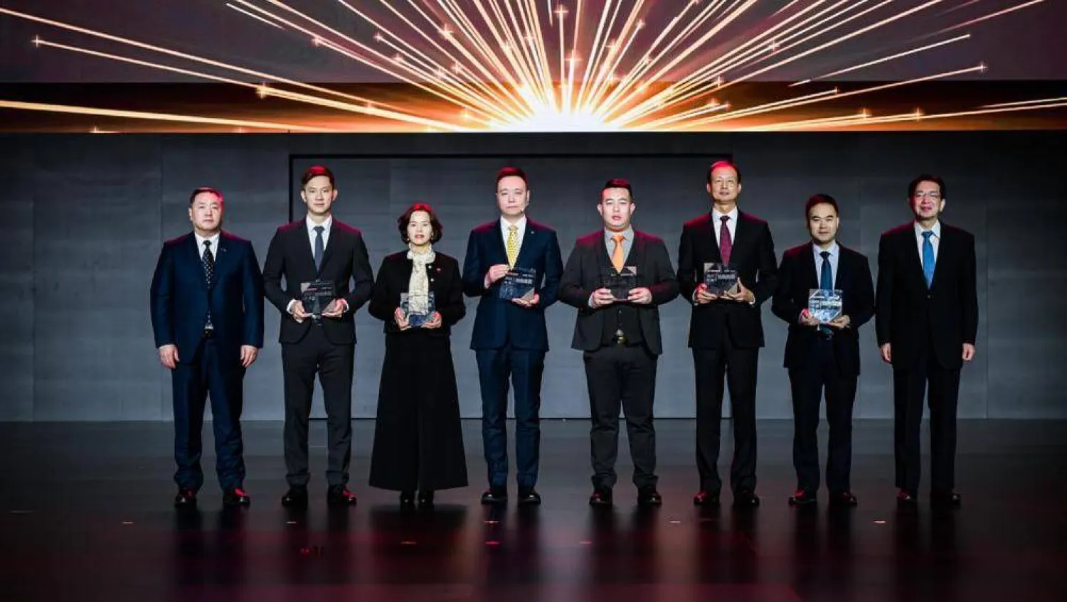 «تويوتا» تمنح «عبد اللطيف جميل للسيارات» في الصين  جائزة  «مجموعة الوكلاء المتفوقين»