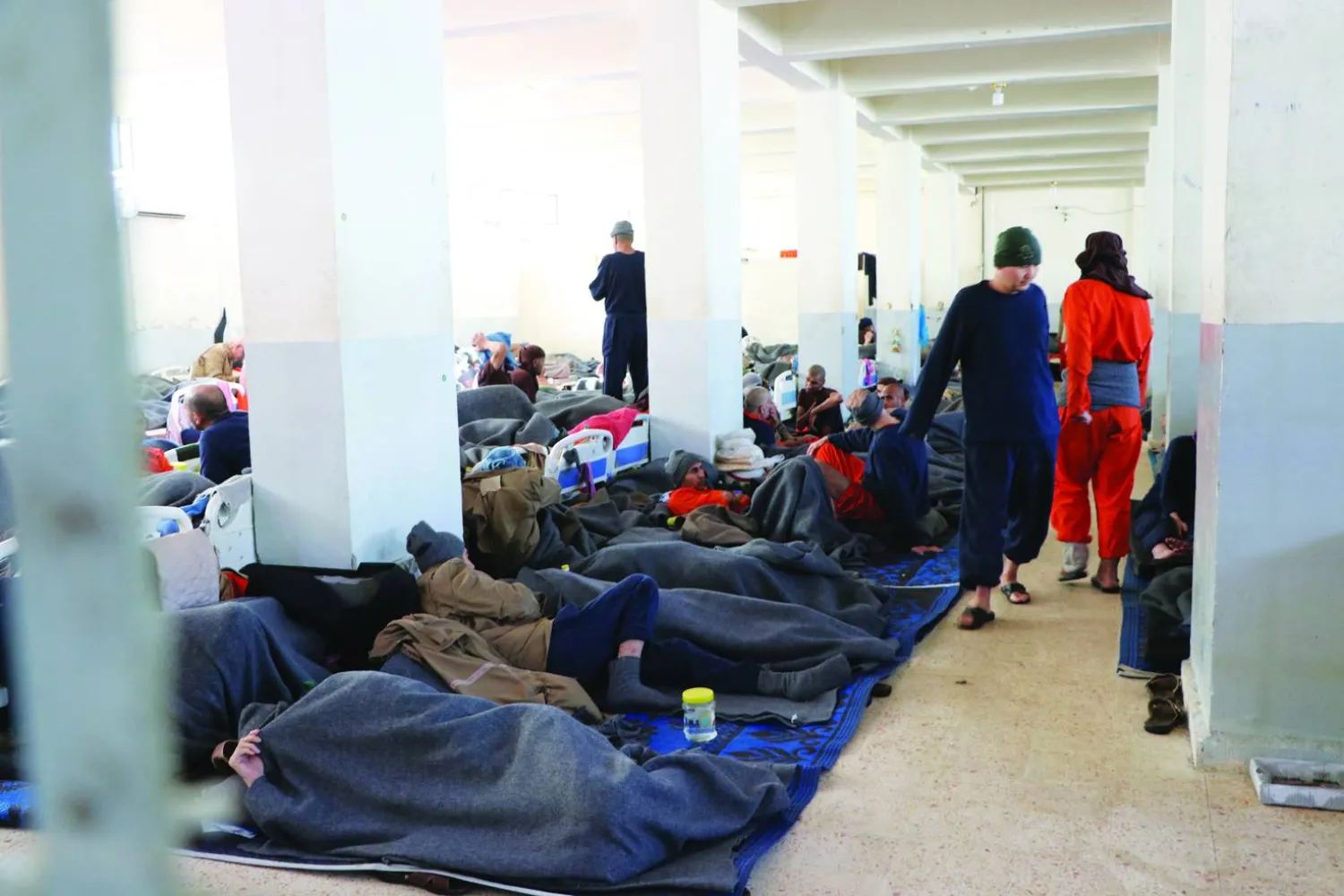 أرشيفية من سجن «الصناعة» الخاص بتنظيم «داعش» وعناصره المحتجزين لدى «قسد» (الشرق الأوسط)