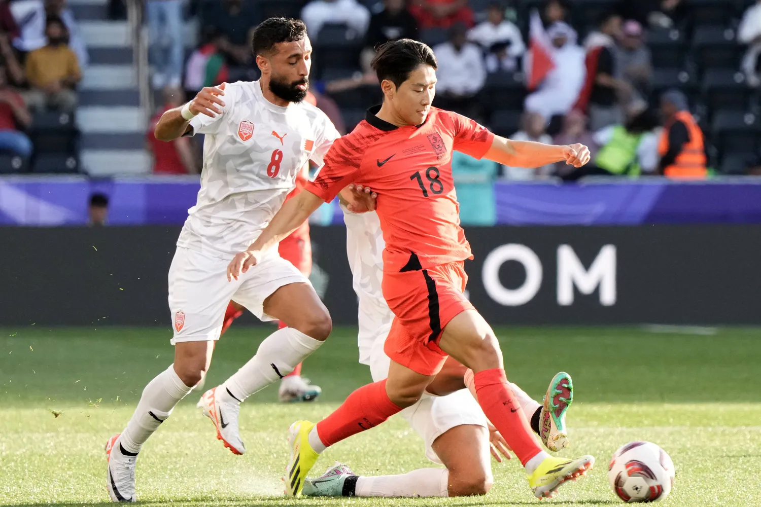 لي كانغ إين نجم منتخب كوريا الجنوبية في مباراة البحرين (غيتي)