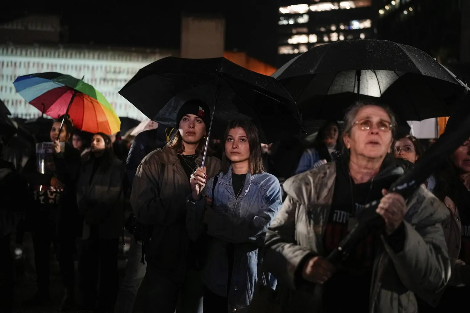 تجمع نُظِّم الأحد في تل أبيب للمطالبة بالإفراج عن الرهائن الإسرائيليين لدى «حماس» (أ.ب)