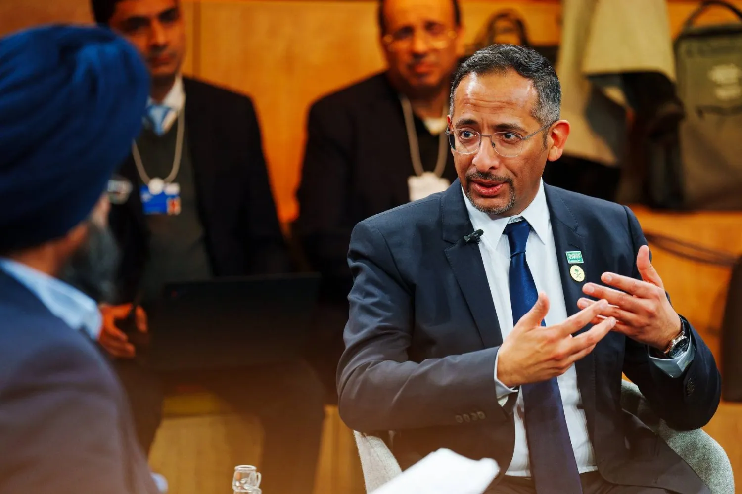 جانب من مشاركة وزير الصناعة والثروة المعدنية السعودي في جلسة حوارية خلال «المنتدى الاقتصادي العالمي 2024» (الشرق الأوسط)