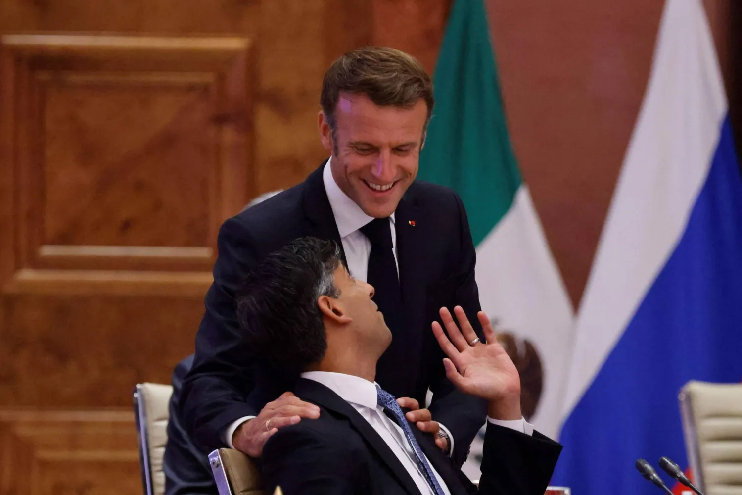 ماكرون وسوناك على هامش «قمة العشرين» في نيودلهي (أ.ف.ب)