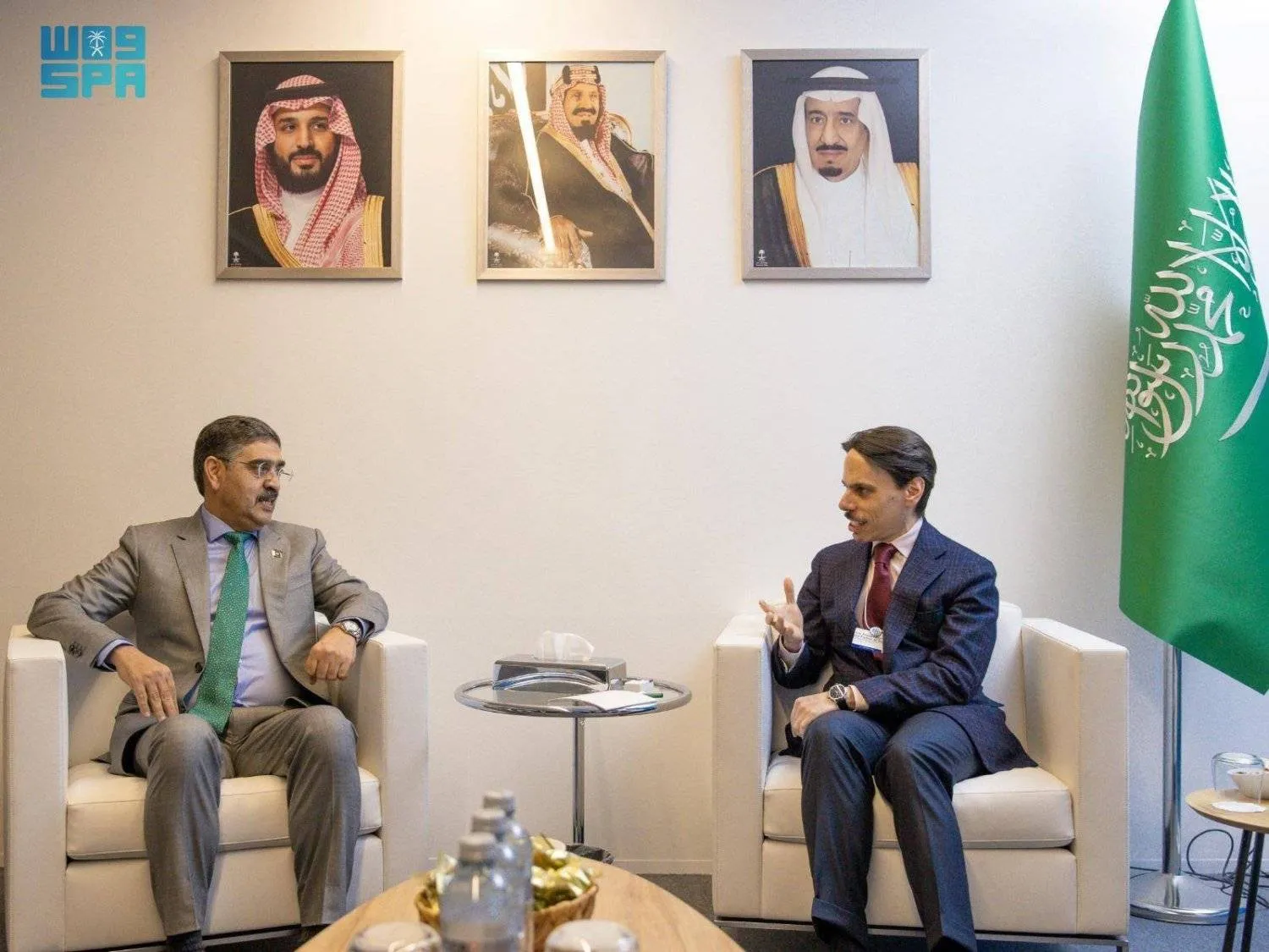 The Saudi Minister of Foreign Affairs meets with the Caretaker Prime Minister of Pakistan in Davos. SPA