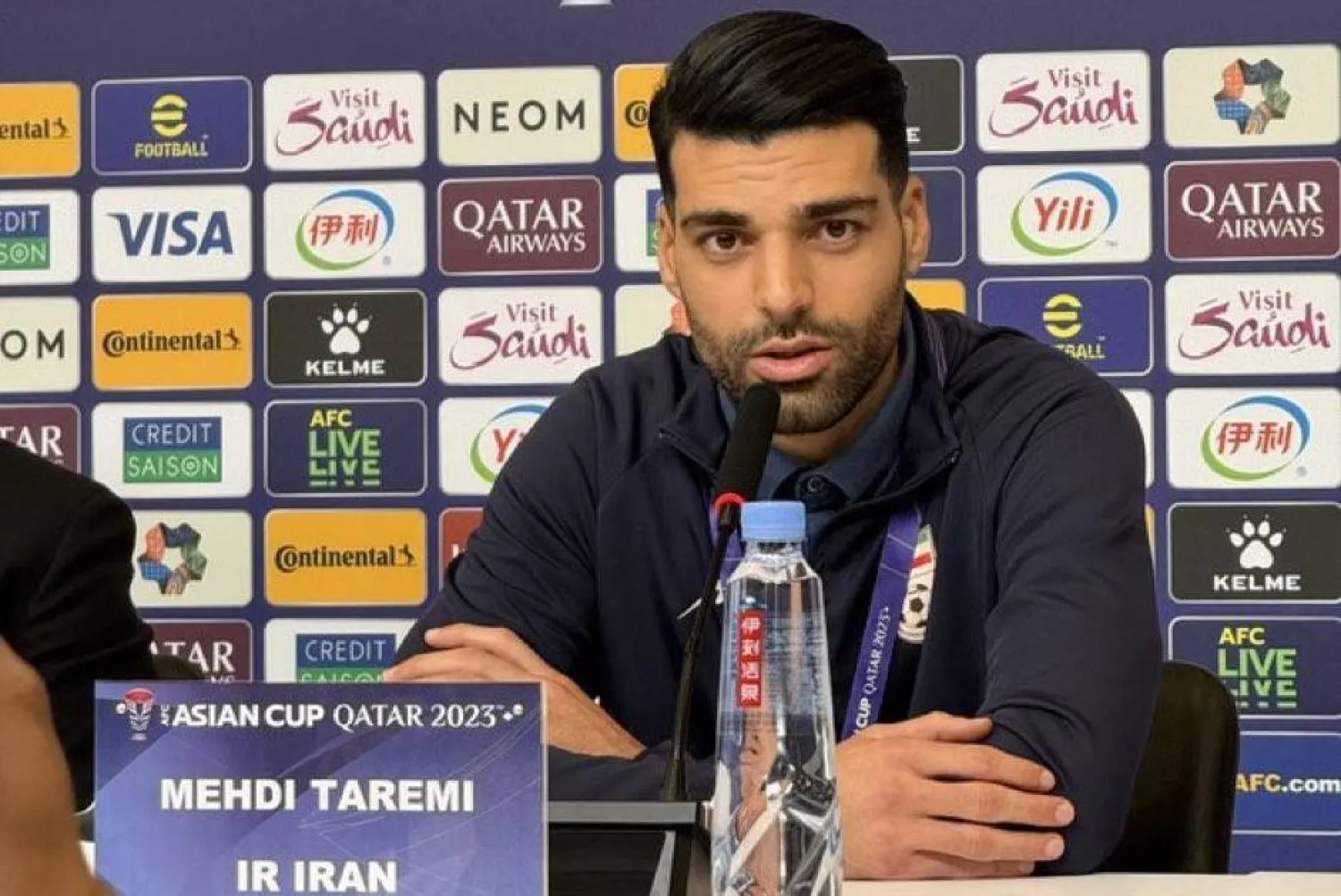 مهدي طارمي خلال المؤتمر الصحافي (الشرق الأوسط)