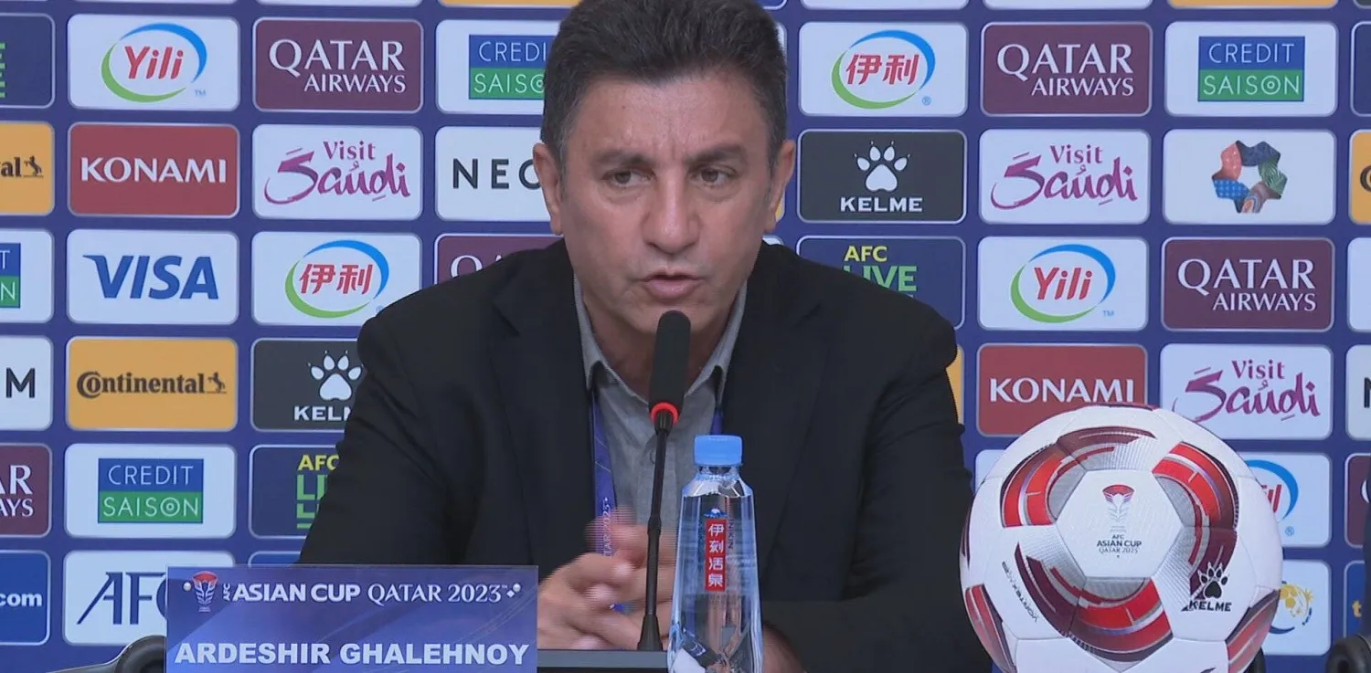 أمير قلعة نويي مدرب إيران خلال المؤتمر الصحافي (منصة «إكس»)