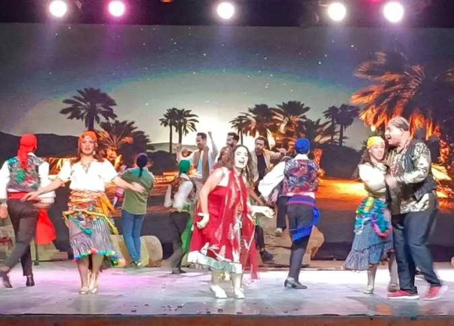 تصميم الرقصات أشاع حالة من البهجة بالمسرحية (فريق عمل المسرحية)