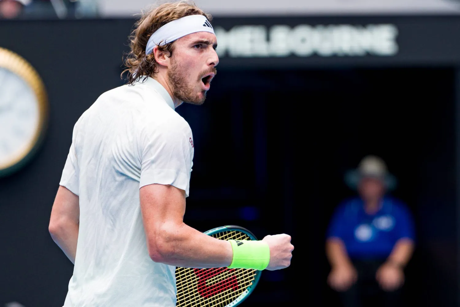 اليوناني ستيفانوس تيتيباس يتقدم في «بطولة أستراليا» (غيتي)