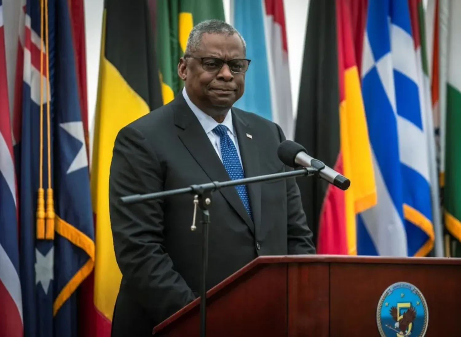 وزير الدفاع في المركز السادس على خط خلافة الرئيس (رويترز)