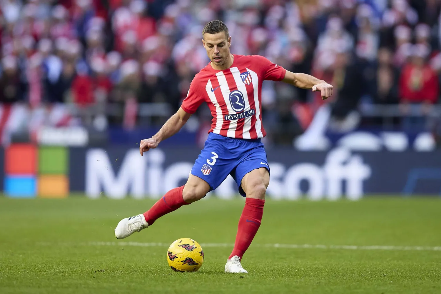 سيزار أزبيلكويتا لاعب أتلتيكو مدريد (غيتي)