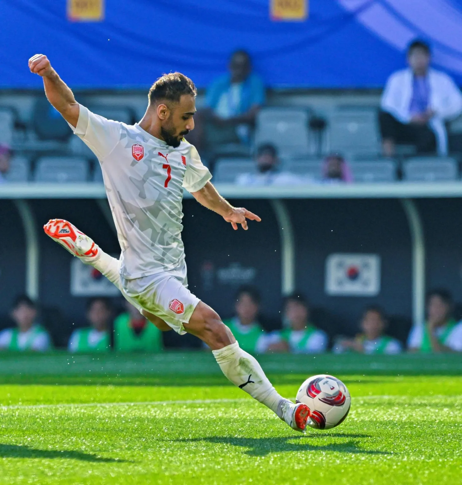 علي جعفر لاعب المنتخب البحرين (واس)