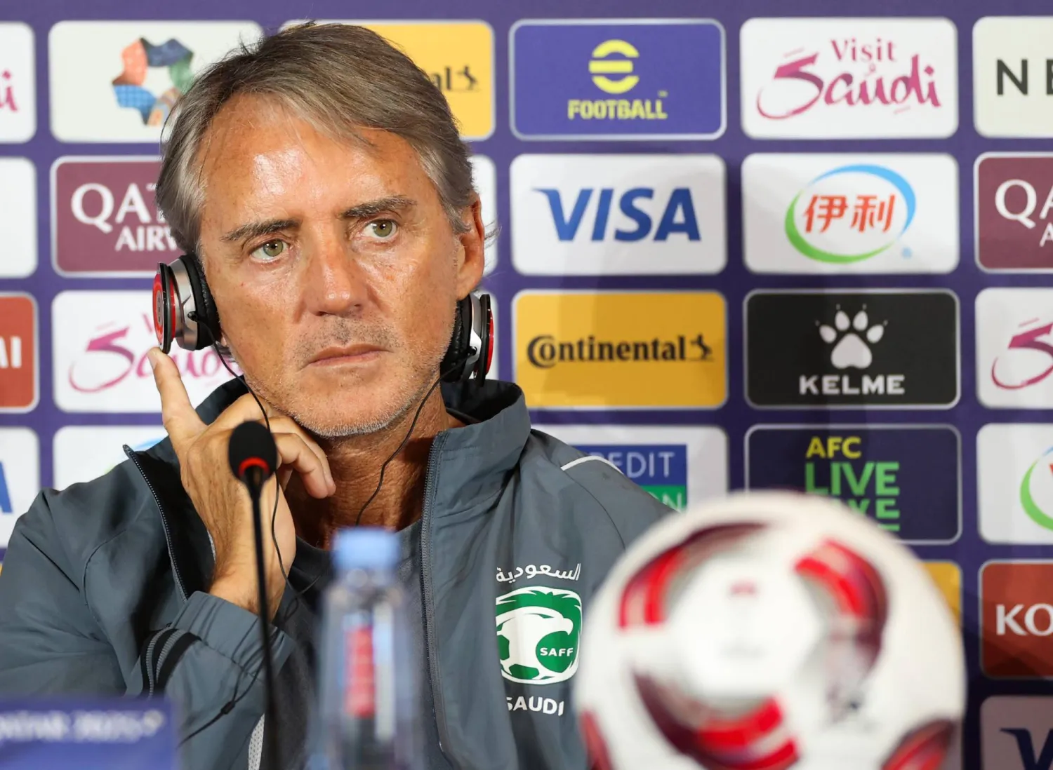 مانشيني مدرب المنتخب السعودي في المؤتمر الصحافي (تصوير: علي خمج)