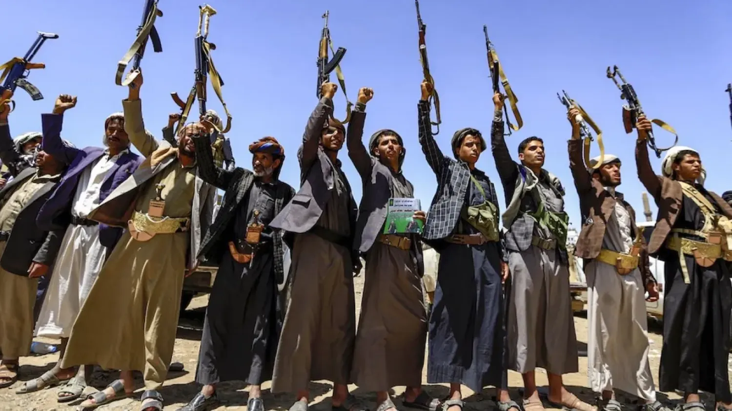 تثير قرارات الإدارات الأميركية المتعاقبة بشأن الحوثيين استغراب المتابعين بسبب تخبطها وتناقضاتها (رويترز)