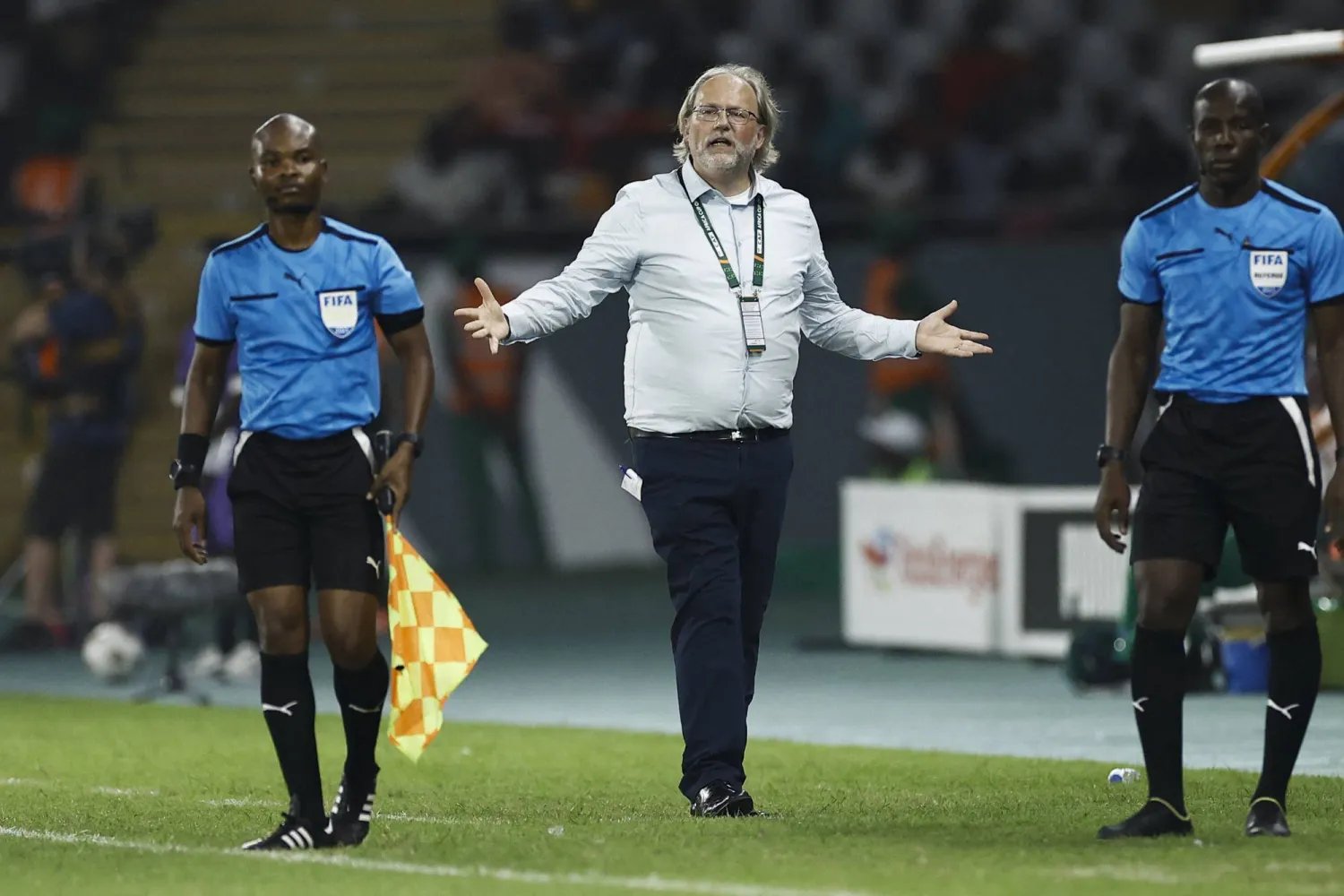 توم سنتيفيت المدير الفني لمنتخب غامبيا (غيتي)