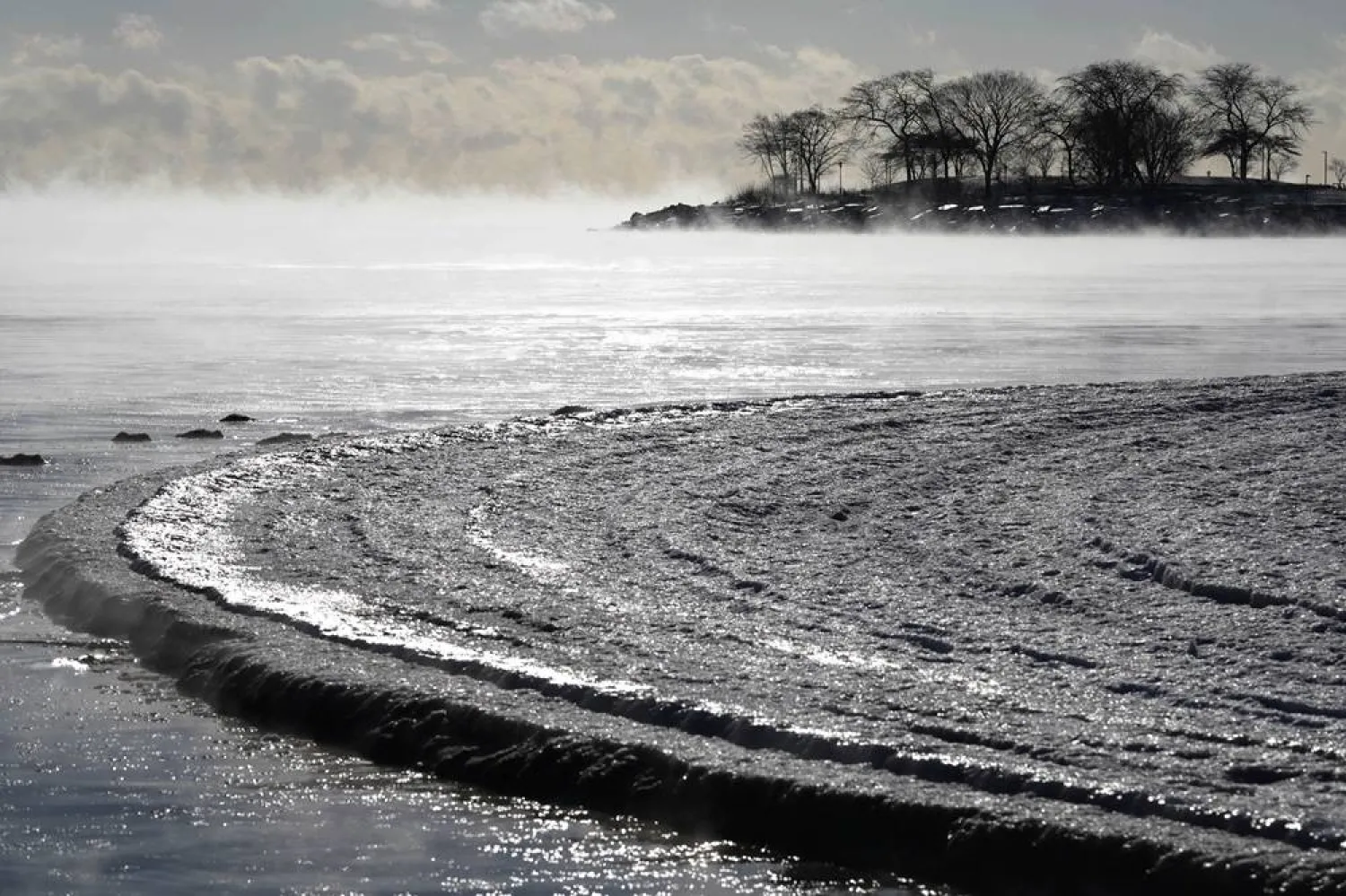  Fog rises off Lake Michigan along the shoreline in Evanston, Ill., Tuesday, Jan. 16, 2024. (AP)