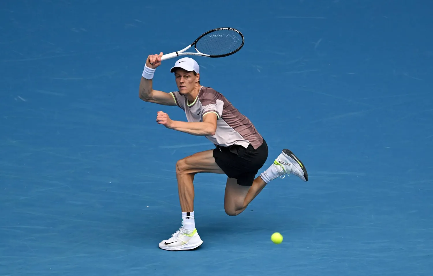 يانيك سينر لم يكن قريباً من أفضل مستوياته (د.ب.أ)