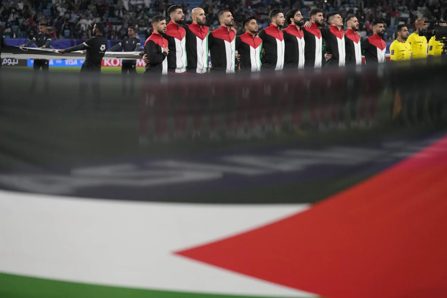 من مباراة المنتخب الفلسطيني أمام الإمارات (أ.ب)