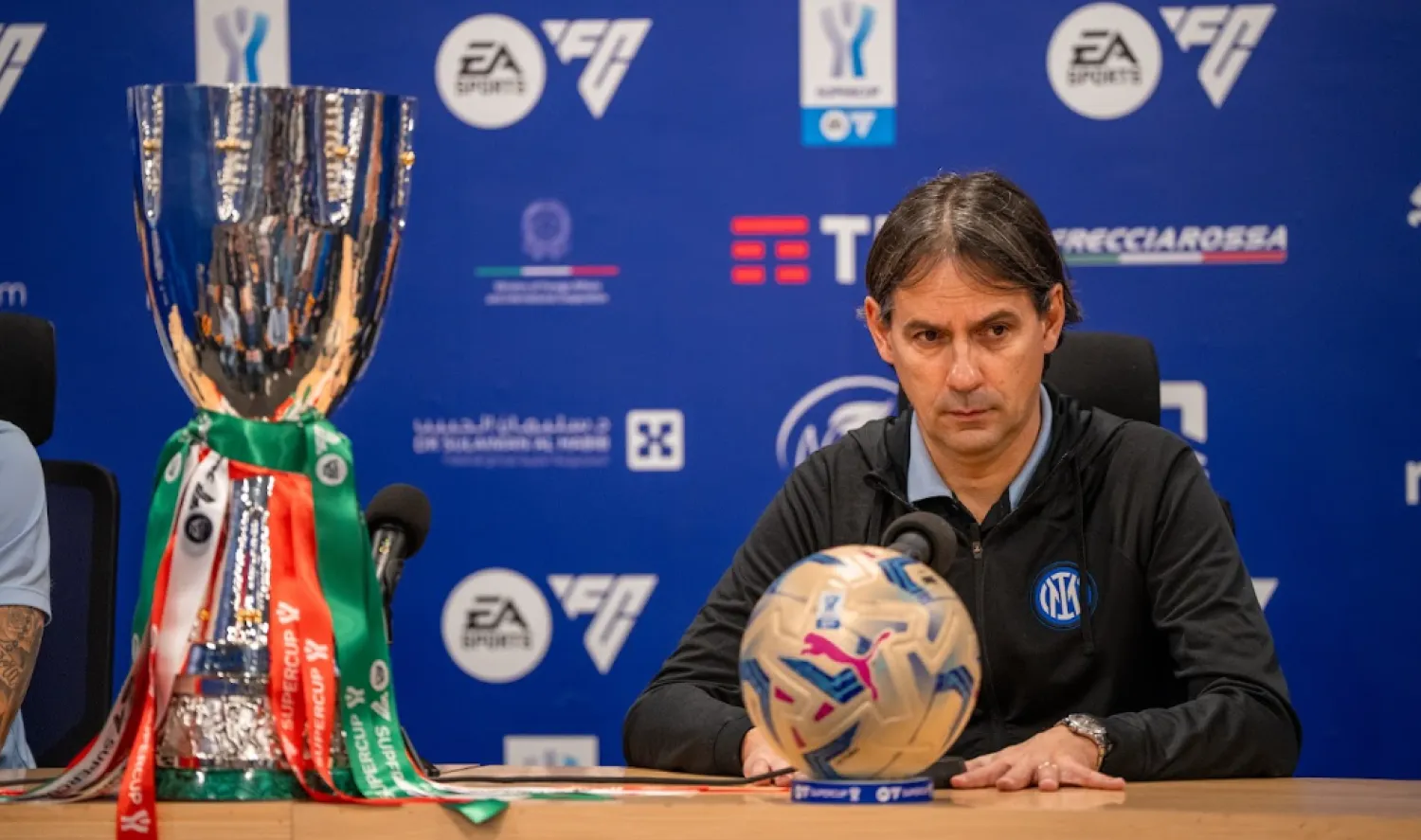 سيموني إنزاغي مدرب إنتر ميلان خلال المؤتمر الصحافي (وزارة الرياضة السعودية)